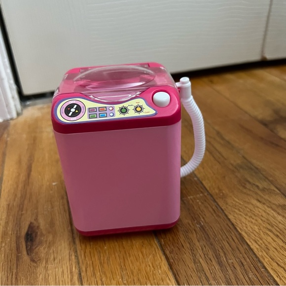 Beauty Blender, Makeup Sponge, & Brushes Washing Machine - Picture 2 of 6